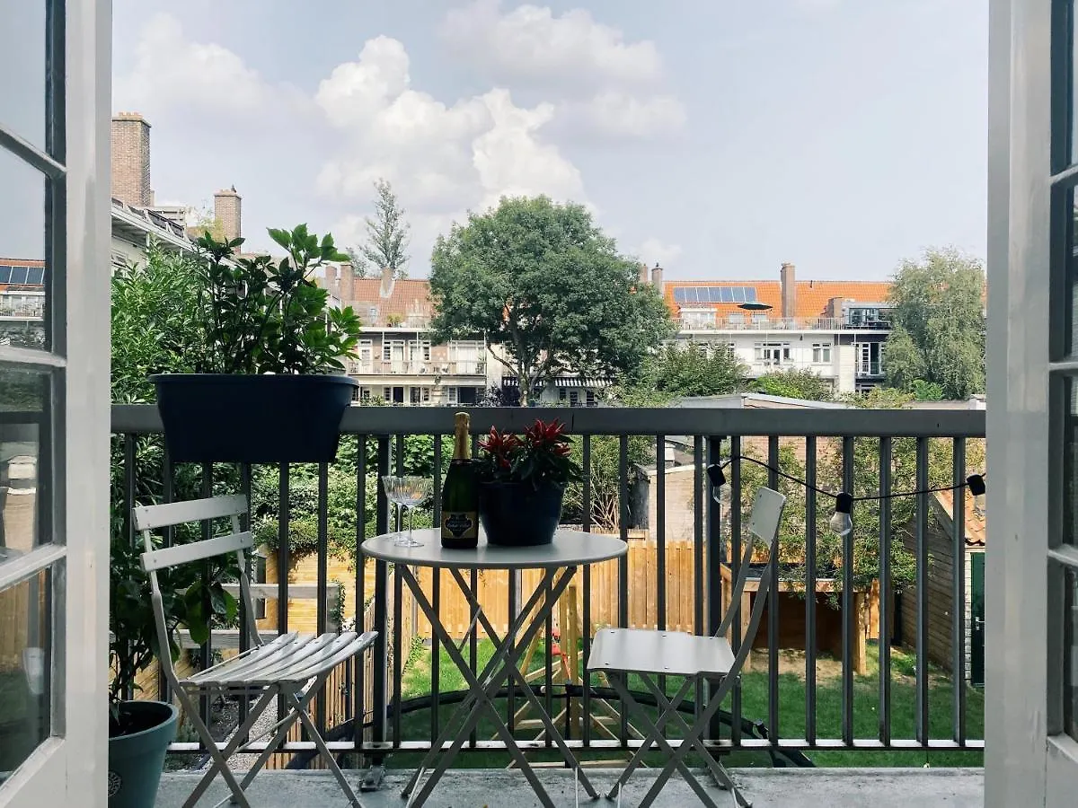 Lovely & Spacious Apartment In 'Old-South' Area Amesterdão 0*,  Países Baixos